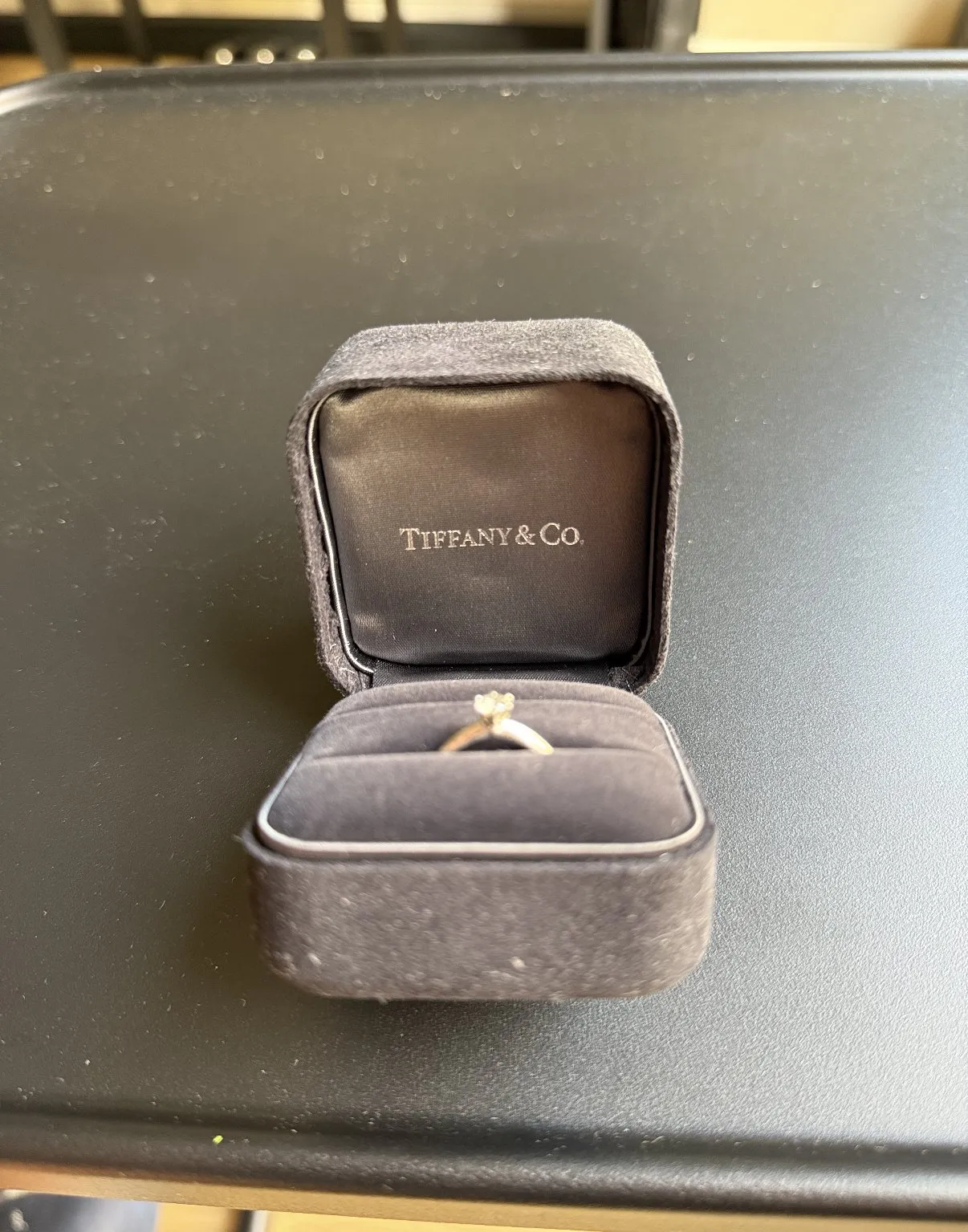 Кольцо в футляре Tiffany & Co.