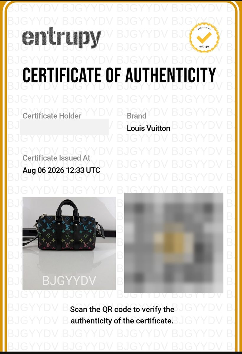 Сертификат подлинности Entrupy на сумку Louis Vuitton: поля Certificate Holder, Brand, Certificate Issued At, фотография изделия и QR-код